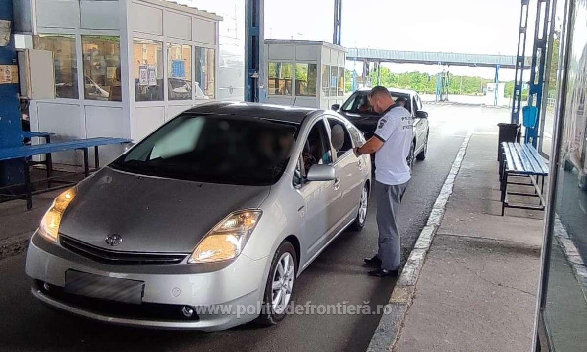 700 de euro pentru un permis de conducere fals, cumpărat de pe internet. Tânărul a fost prins la frontieră, în Arad
