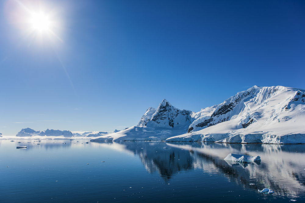 Arctica se încălzește de aproape patru ori mai repede decât restul lumii