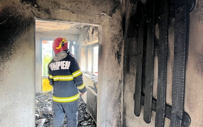 Incendiu la o casă din Cartierul Arhitecților. Un bărbat a fost găsit inconștient