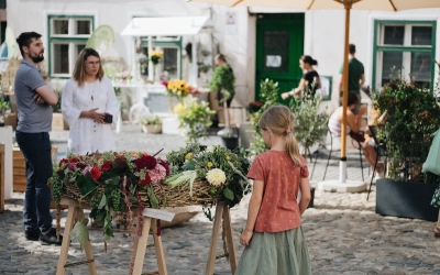 FOTO/VIDEO Piața Aurarilor s-a transformat într-o oază de relaxare, cu prima ediție a festivalului „Flori pe scări”