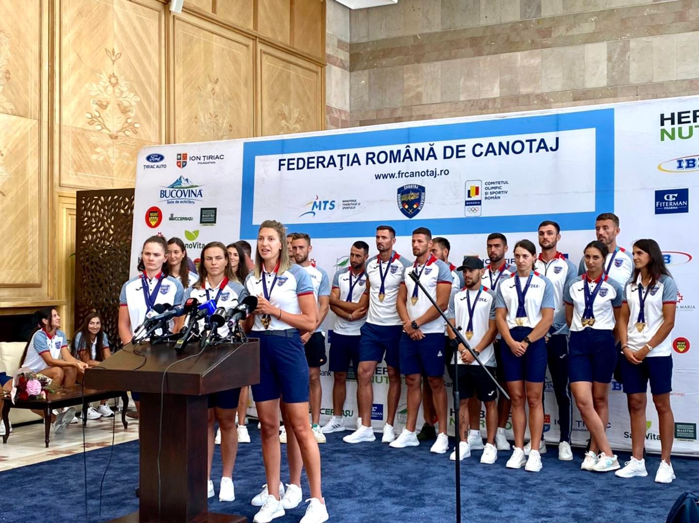 Canotoarea Mădălina Bereş: Sper ca după Mondiale să ne aştepte şi pe noi oficialii din Guvern la aeroport