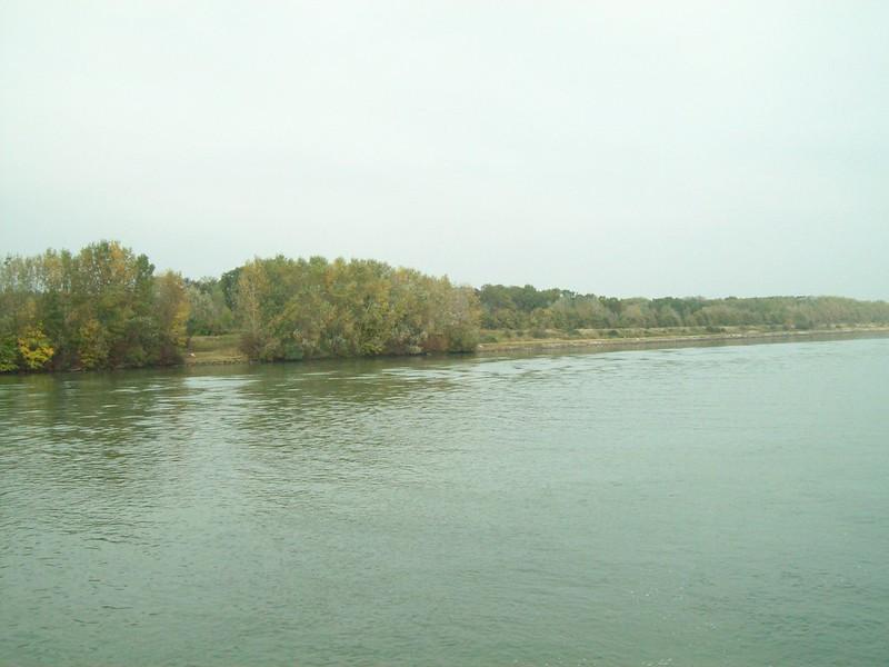 Sute de vase sunt reţinute pe tronsonul româno-bulgar al Dunării din cauza nivelului scăzut al apei