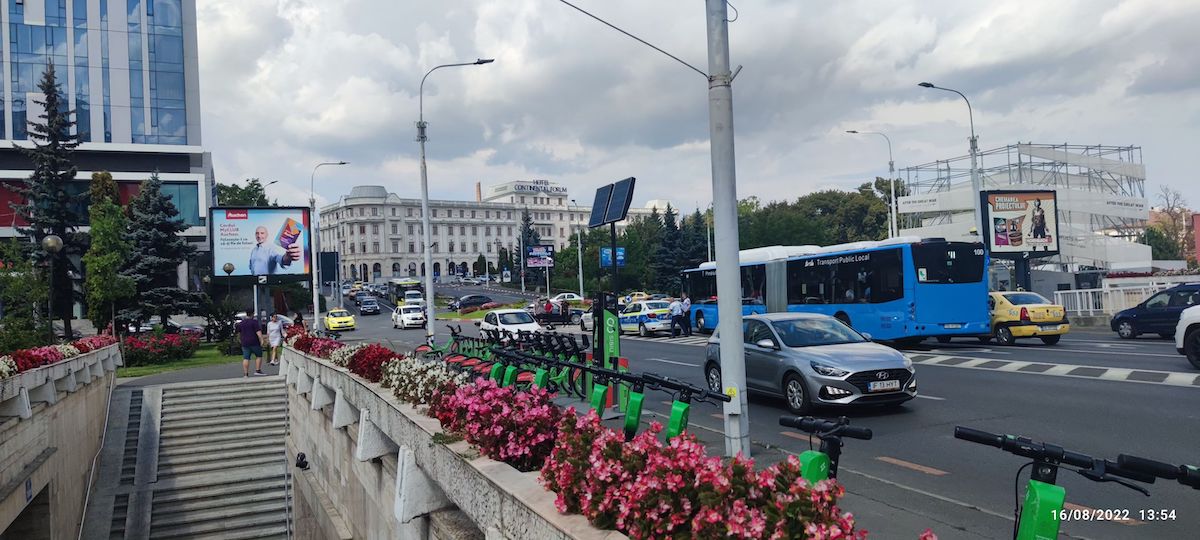 Coliziune între o motocicletă și un autoturism, la Piața Unirii