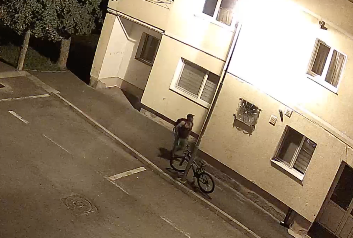 VIDEO Poliția cere ajutorul sibienilor pentru a găsi un bărbat care a furat o bicicletă din cartierul Vasile Aaron
