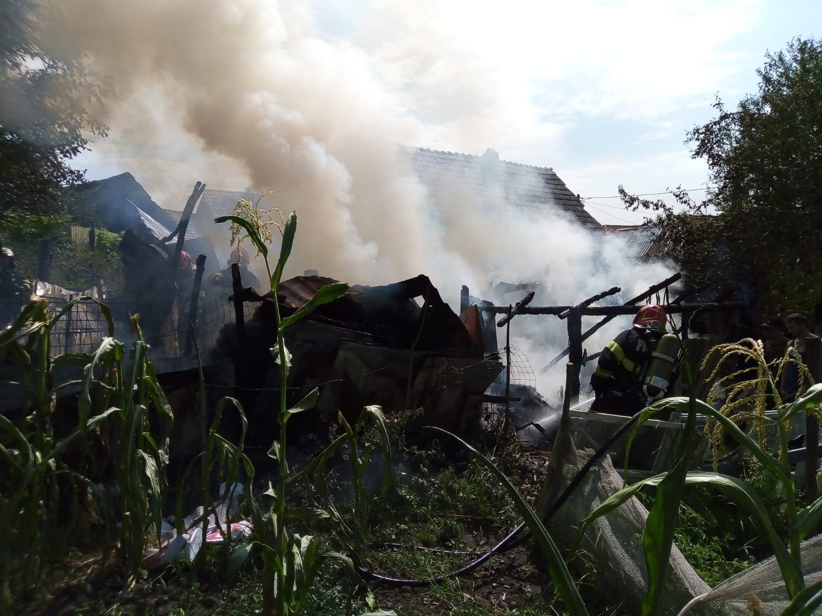 Incendiu la o gospodărie din Copșa Mică din cauza unei afumători improvizate