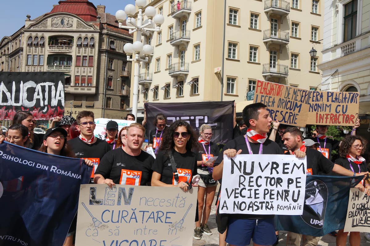 Membrii Asociației Studenților în Psihologie Sibiu au protestat la Timișoara pentru Legea Educației. Care sunt nemulțumirile lor