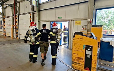 Pompierii au desfășurat un exercițiu la o fabrică de textile din Miercurea Sibiului