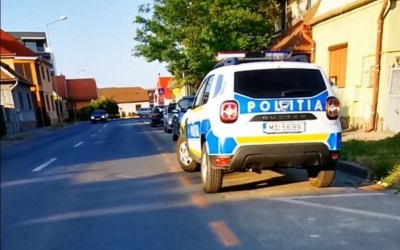 Mașină de Poliție oprită pe pista de biciclete. Reacția IPJ: Era în misiune, un sibian și-a găsit tatăl decedat în casă