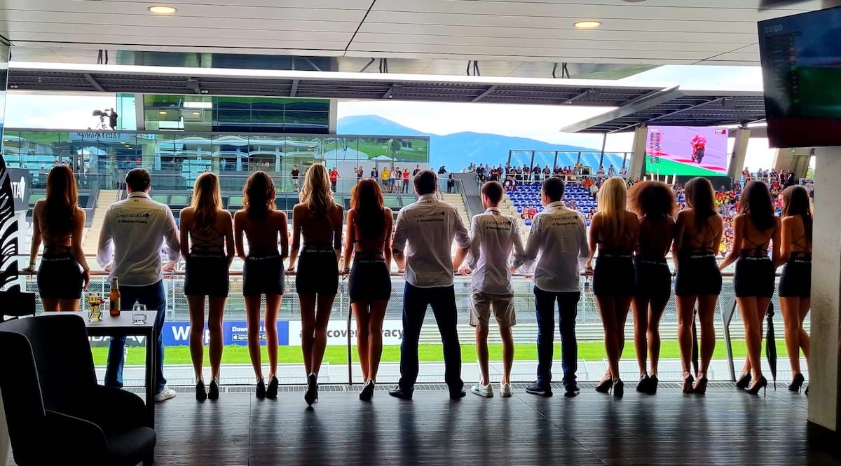 FOTO VIDEO Reportaj în lumea extrem de rarefiată a MotoGP. Ce fac VIP-urile la ultra all-inclusive