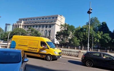 Caravana cu psihologi ajunge la Sibiu, în parcarea din fața Centrului Cultural Ion Besoiu: „vrem să eliminăm preconcepția că dacă mergi la psiholog ești nebun”