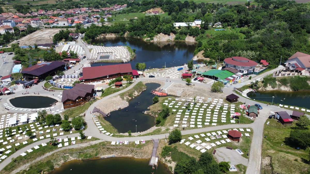 15.000 de turiști au făcut baie în lacurile de la Ocna Sibiului weekend-ul trecut. Care sunt prețurile pentru luna august