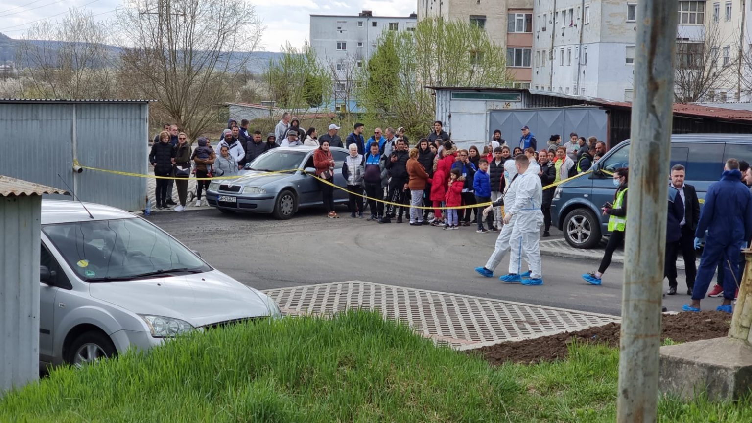 Neamțul de 17 ani care a omorât o medieșeancă în plină stradă este unul din bărbații judecați pentru pornografie infantilă