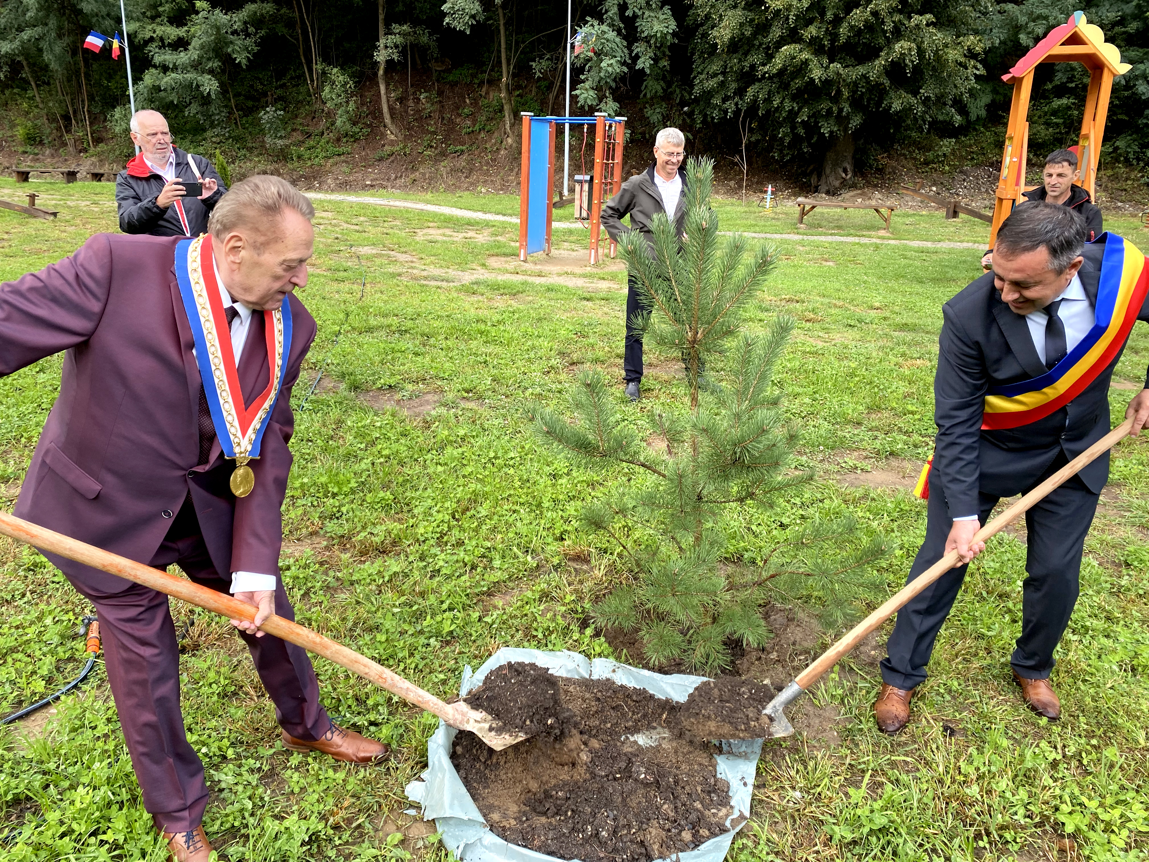 Inaugurarea parcului de distracții din comuna Gura Râului