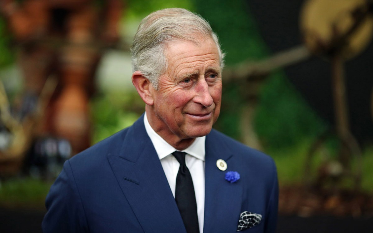 Angajaţi ai regelui Charles, anunţaţi că şi-ar putea pierde slujbele