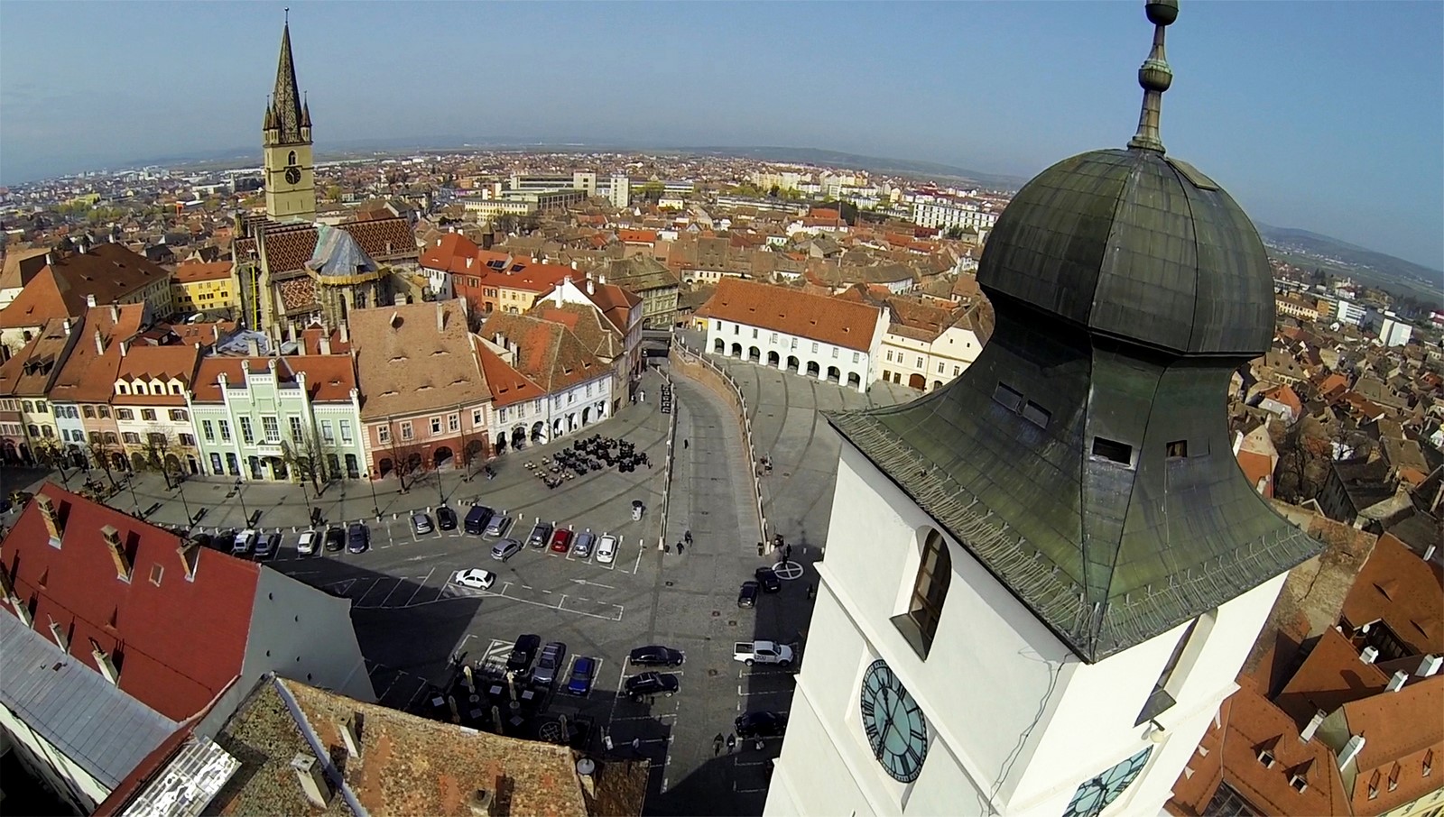 Cum a reușit o turistă nemulțumită de condițiile de cazare din Sibiu să primească toți banii înapoi