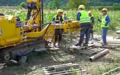 Foraje pe Valea Oltului pentru lucrările de proiectare la autostrada Boița-Cornetu: ”Constructorul a mobilizat deja utilajele în teren”