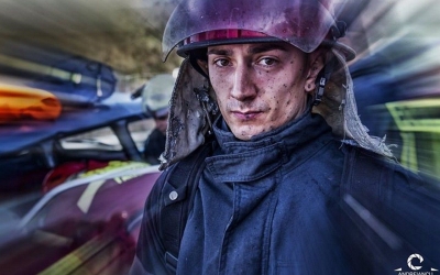 Marius Dobrin, pompierul anului în Sibiu: a intervenit la incendiul de la o pensiune cu 30 de oameni cazați și a salvat un alpinist utilitar
