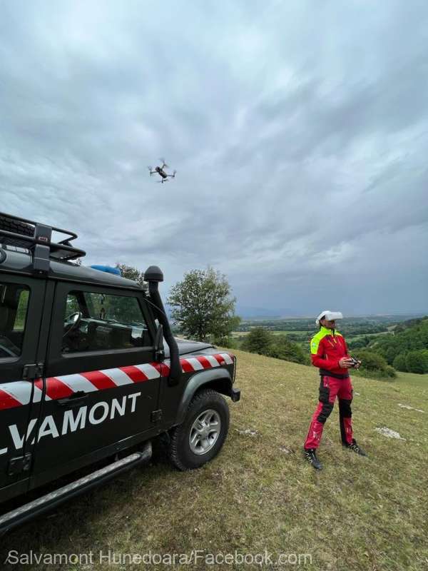 Un bărbat din Hunedoara, care s-a rătăcit pe munte, a supravieţuit opt zile doar cu fructe de pădure şi apă