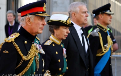 Copiii reginei Elisabeta a II-a se vor reculege mâine la căpătâiul mamei lor în cadrul „Priveghiului Prinţilor”