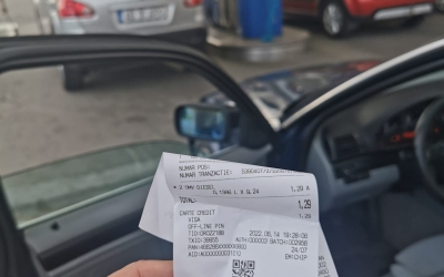 Coaliţia de guvernare urmează să discute lunea viitoare dacă prelungeşte schema de compensare la carburanţi cu 50 de bani