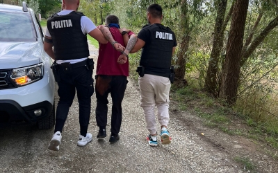 Bărbat urmărit în Europa pentru tâlhărie, prins la Sibiu. Se ascundea alături de o fată de 17 ani dată dispărută în Germania