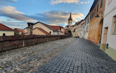 FOTO – Atenție, străzile din centrul Sibiului sunt mult mai mari decât par. Noi le înghesuim