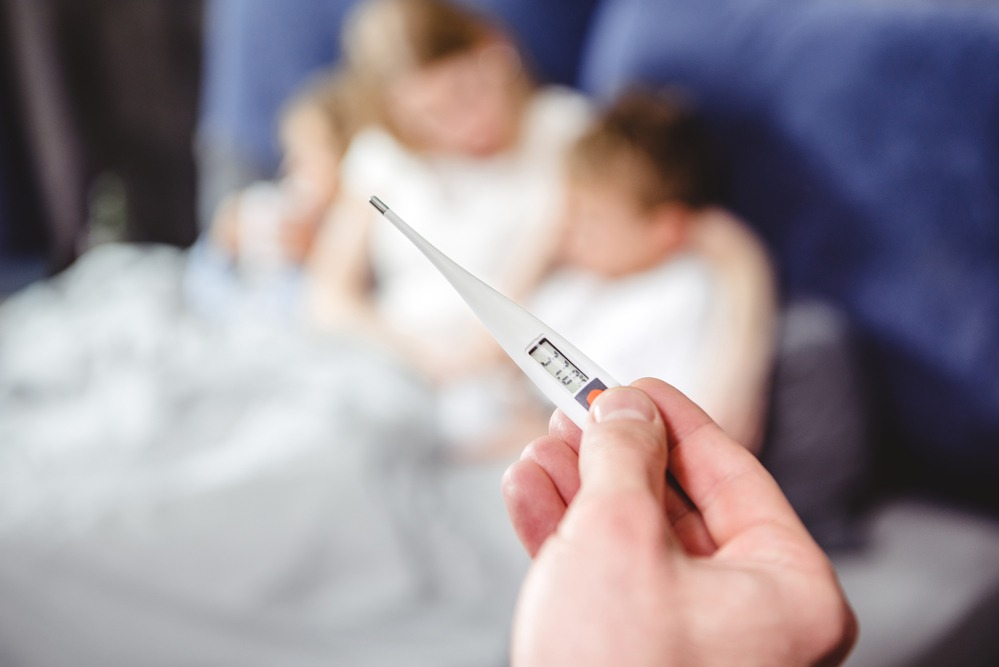 Peste 300 de cazuri de viroze la copii în ultimele două săptămâni: febră, secreții nazale și tuse printre simptome