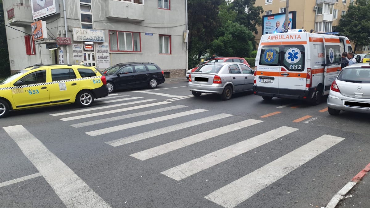 Fetiță de 4 ani, accidentată în Sibiu de un șofer băut. Minora a fost transportată la spital