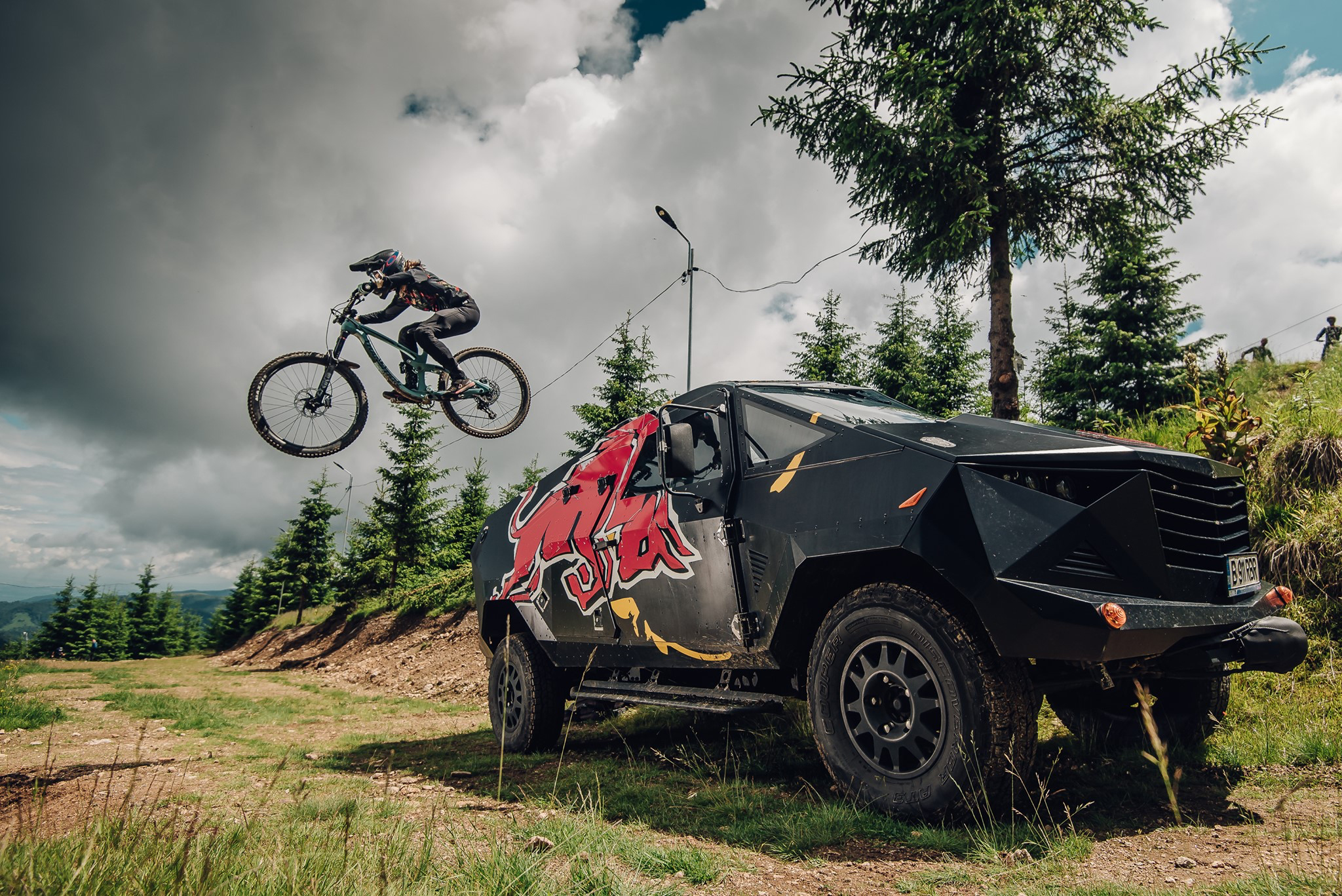 Zero gravitație. Concurs de downhill la Arena Platoș, în weekend