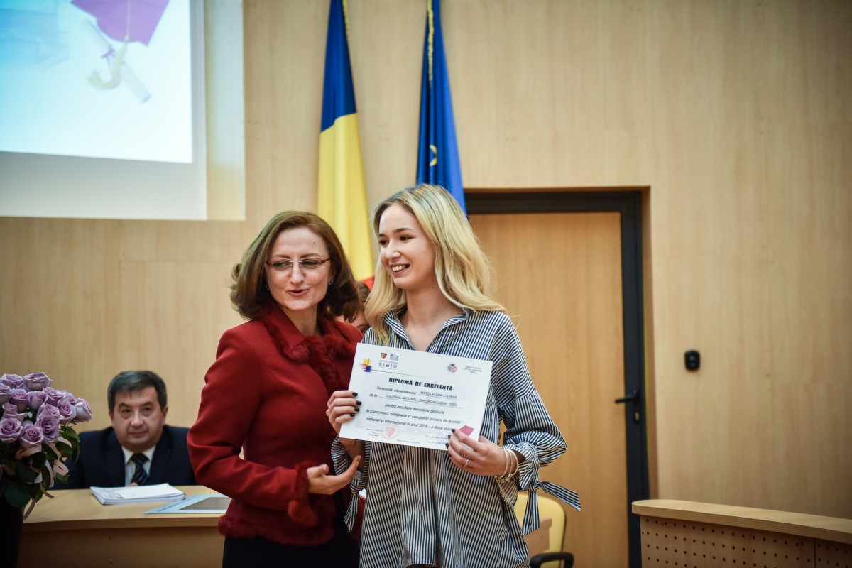 Câți bani este gata să dea Consiliul Județean Sibiu celor mai buni elevi și profesori din județ