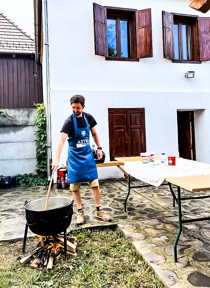 Sibienii, invitați să deguste fasole cu ciolan afumat, la Muzeul Țării Secașelor