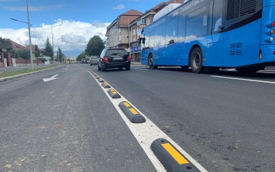 ACTUALIZARE - Bandă specială pentru trei autobuze. Unii șoferi sunt nemulțumiți de prima arteră smart a Sibiului