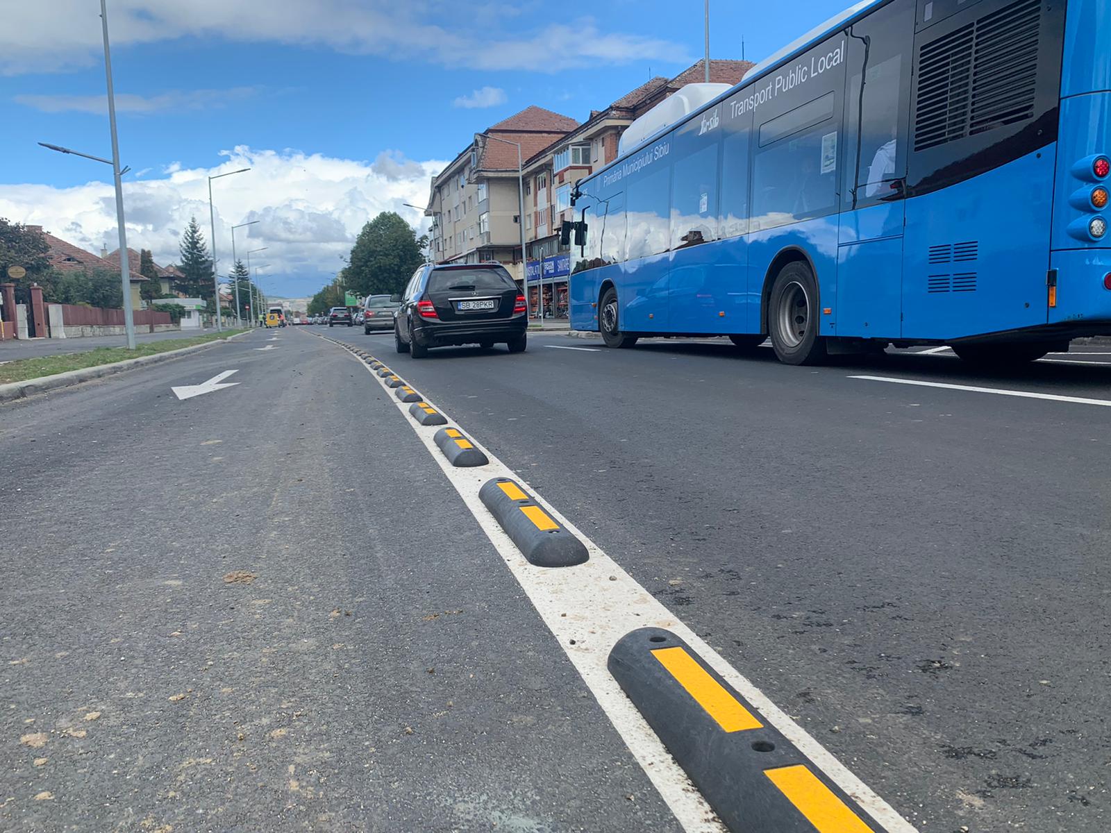 ACTUALIZARE - Bandă specială pentru trei autobuze. Unii șoferi sunt nemulțumiți de prima arteră smart a Sibiului