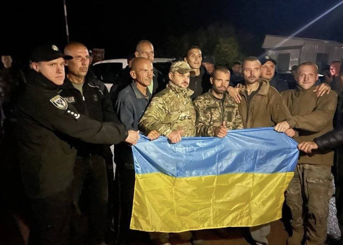 Ucraina anunţă schimbul a 215 prizonieri militari, printre care şefi ai apărării de la Azovstal