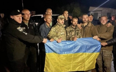 Ucraina anunţă schimbul a 215 prizonieri militari, printre care şefi ai apărării de la Azovstal