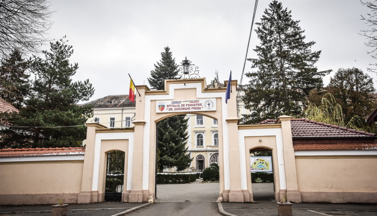 CJ Sibiu angajează avocați pentru Spitalul de Psihiatrie. Instituția a fost dată în judecată de infirmierul acuzat că a violat 3 femei. Cere daune morale de 100 de mii de euro