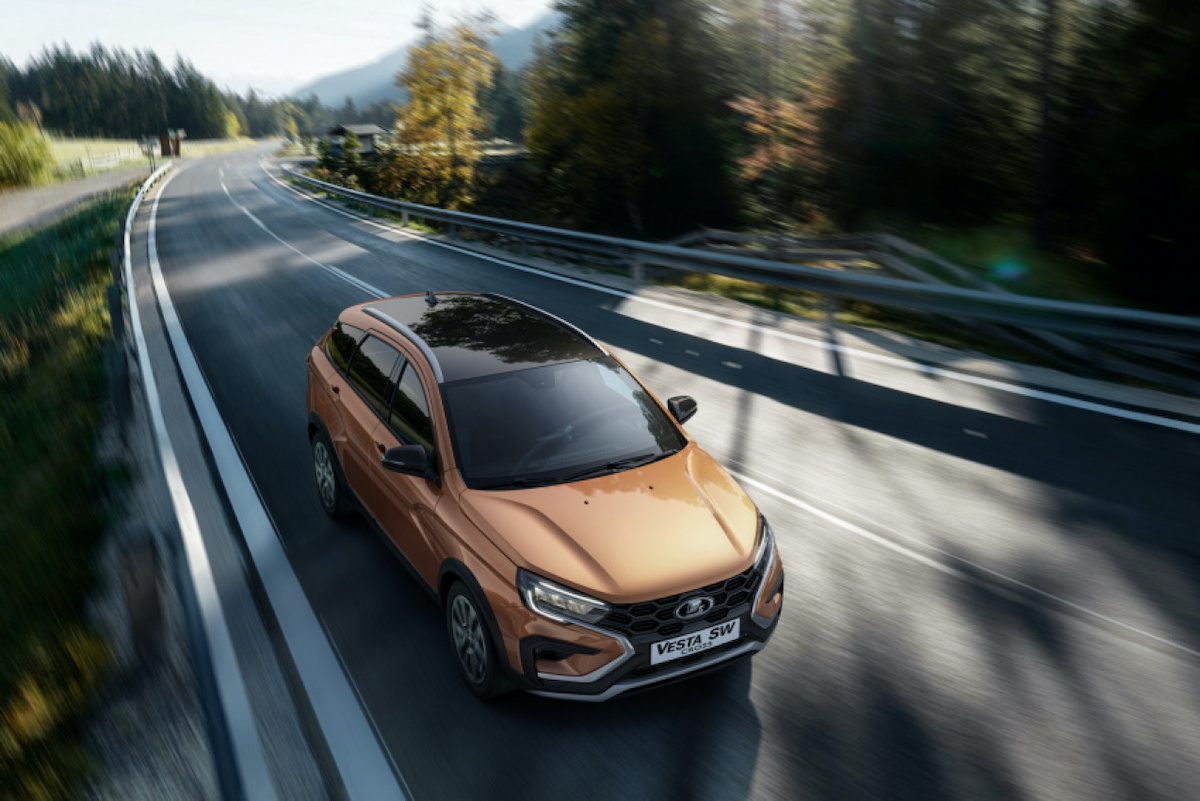 FOTO Cum arată noul model Lada, fabricat fără piese occidentale. ”O atenție deosebită a fost acordată soluțiilor tehnologice fără precedent”