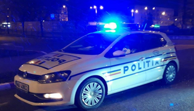Accident la 5 dimineața, în Tălmaciu. Doi tineri aflați pe un scuter au intrat într-un stâlp