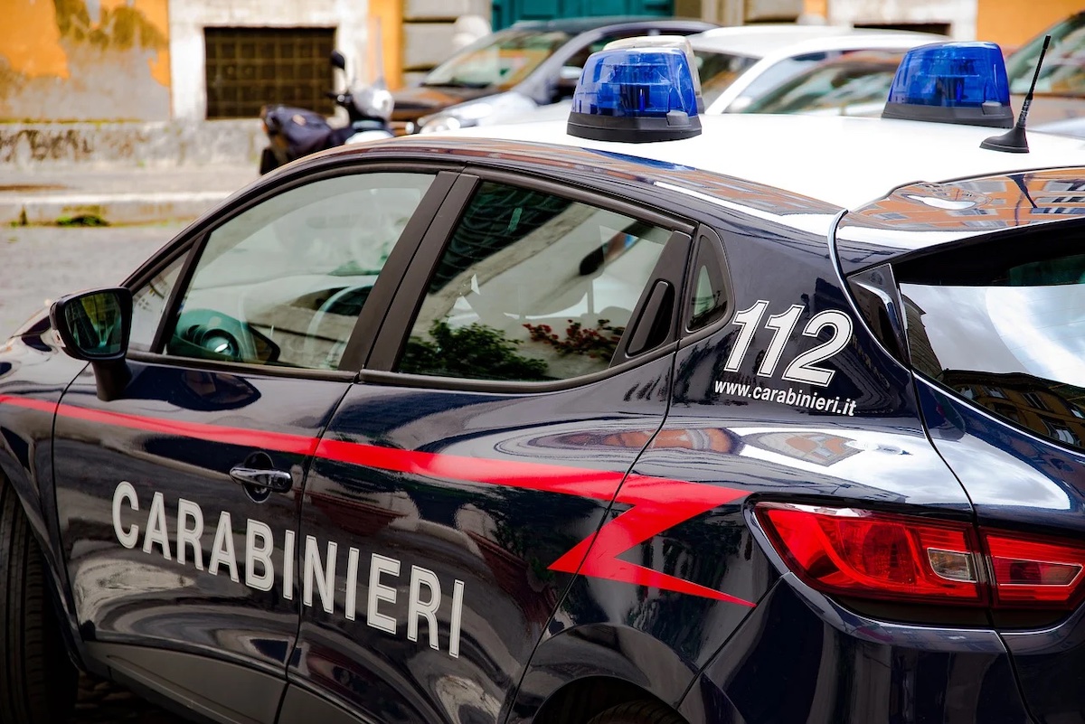 Român expulzat dintr-un oraș italian după ce a fost prins făcându-și nevoile într-o biserică