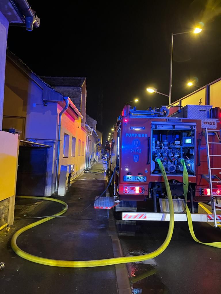 Incendiu la o casă de pe Calea Șurii Mici