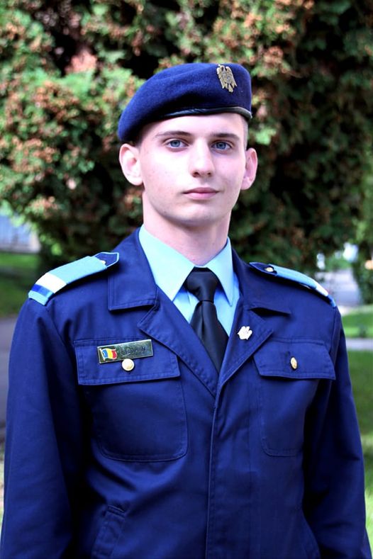Un elev de clasa a XII-a a doborât recordul colegiului militar din Alba Iulia la tracţiuni. S-a antrenat zilnic timp de opt luni