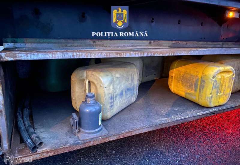 Focuri de armă trase de poliţişti pentru prinderea unor hoţi de combustibil pe A1, în județul Arad