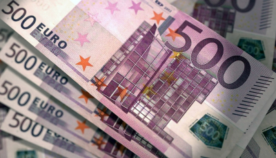 5.000 de euro furați dintr-o casă. Bărbatul mai avea doar o treime din bani când a fost prins de polițiștii sibieni