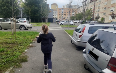 Cerere pentru rastel de biciclete la Școala Constantin Noica din Sibiu: „Copilul meu face 6 km dus – întors în fiecare zi”