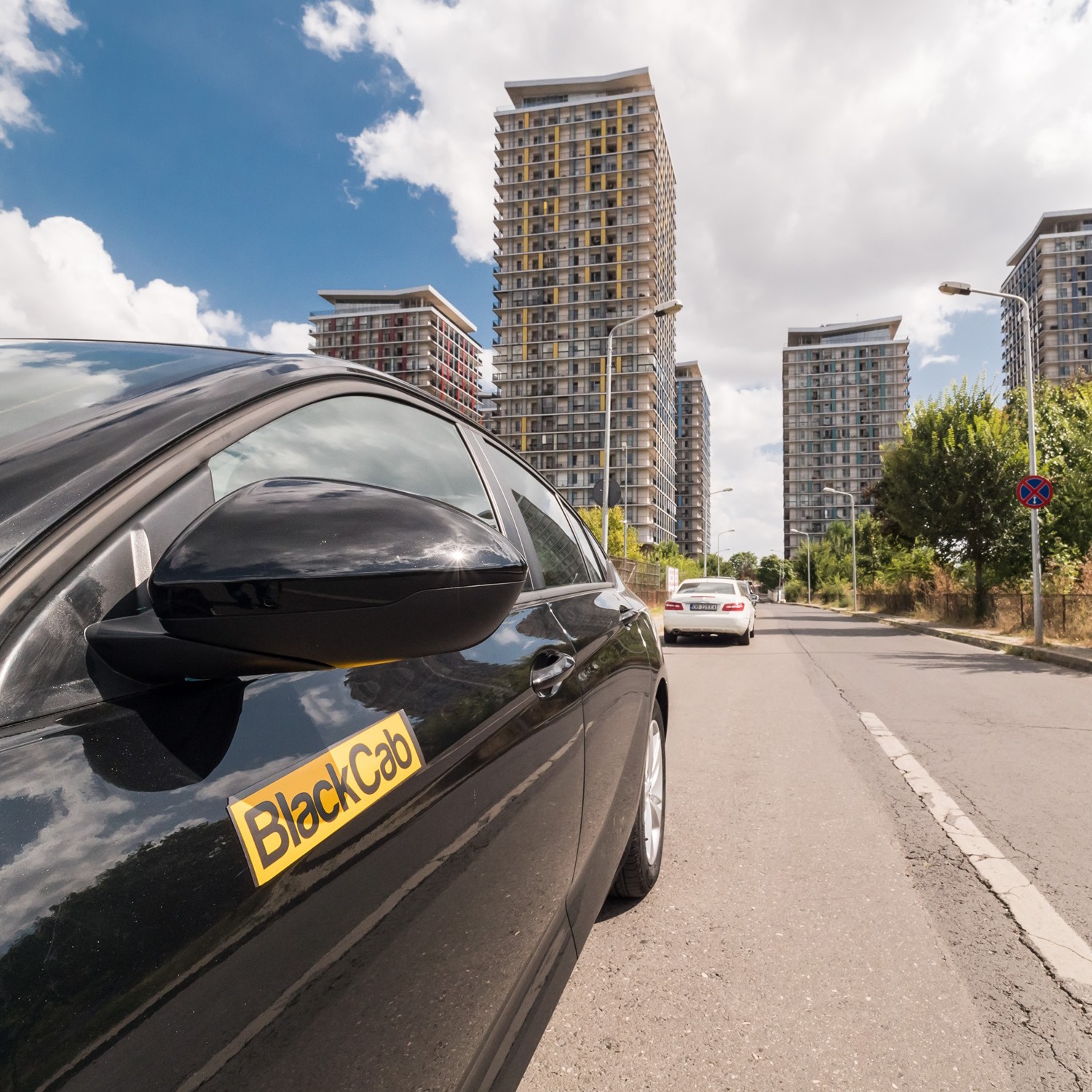 După Uber și Bolt, o nouă companie de servicii de transport vine la Sibiu