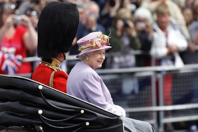 Regina Elisabeta a II-a se află sub supraveghere medicală. Medicii sunt îngrijorați pentru starea ei de sănătate