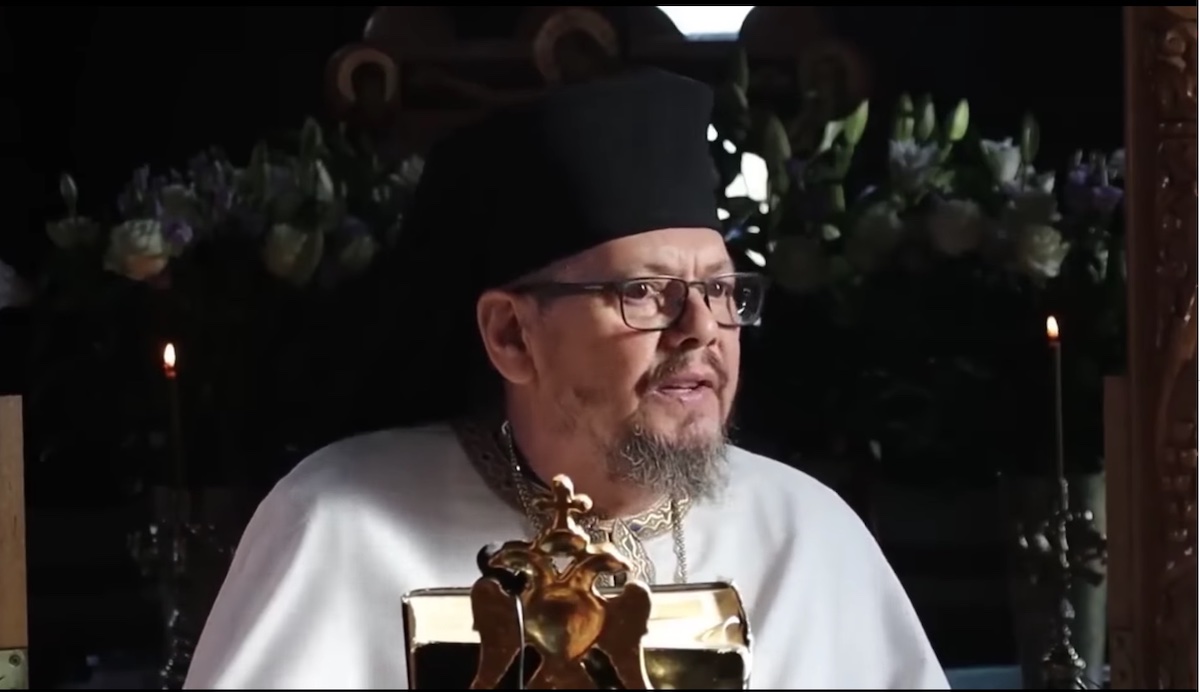 Părintele Stoica de la Mănăstirea Sădinca, oprit de la slujire, după câteva afirmații controversate. Mitropolia: ”Au fost făcute pe fondul stării sale de suferință”