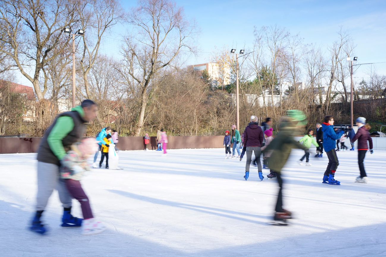 Patinoarul din Sub Arini s-a închis. „Nu au venit destui oameni încât să putem acoperi toate cheltuielile”