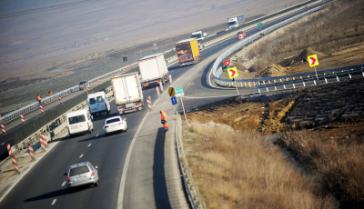 Au furat peste 1.600 de litri de combustibil din rezervoarele TIR-urilor parcate pe A1, la Miercurea. Doi dâmbovițeni, reținuți de poliție