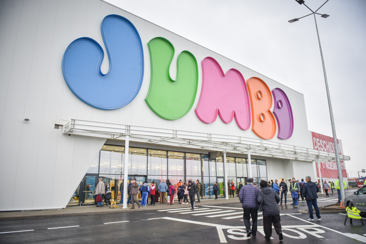 Urmările deschiderii magazinului de la Sibiu: Creștere masivă a vânzărilor Jumbo în România
